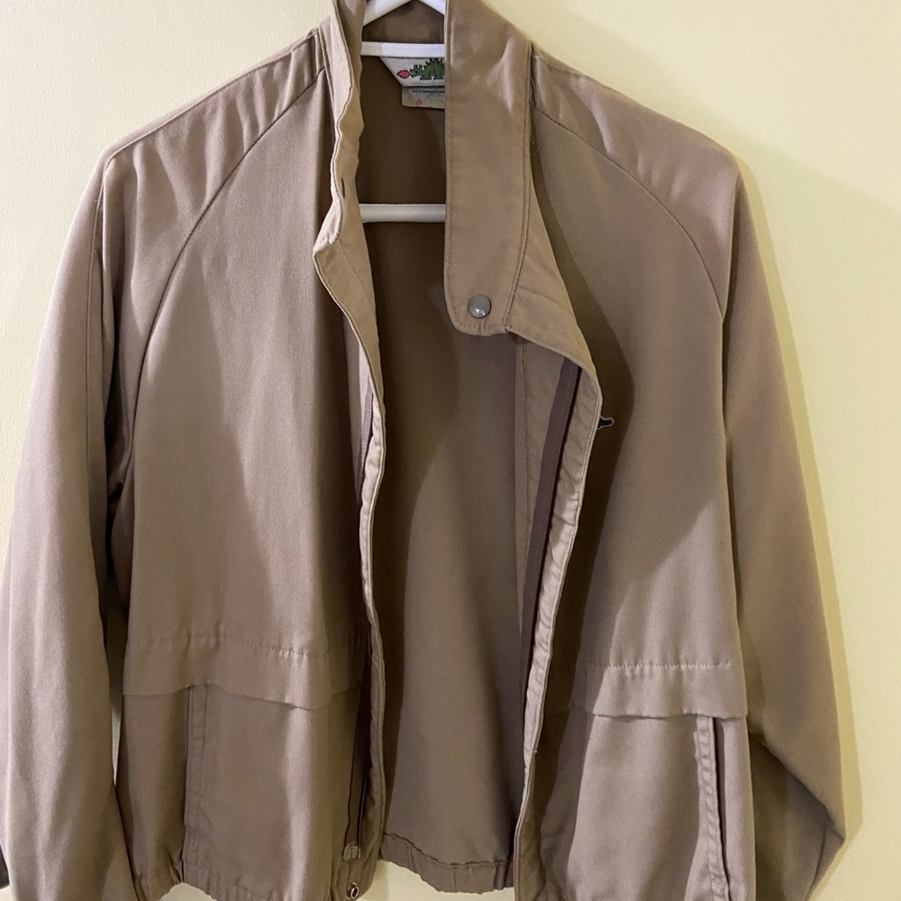 Tan Lightweight Shirt Jacket with Collar and Zipper